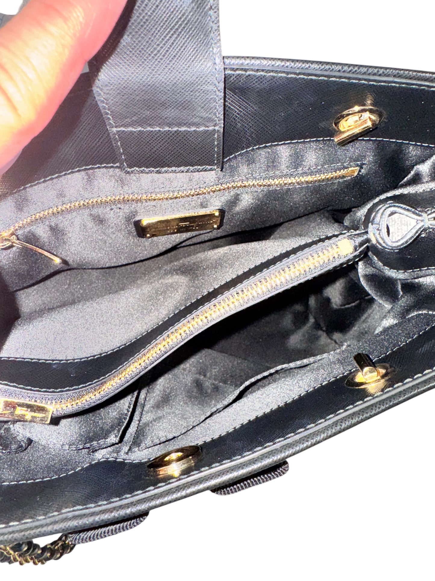 Salvatore Ferragamo Vara Bow Tote (Black)