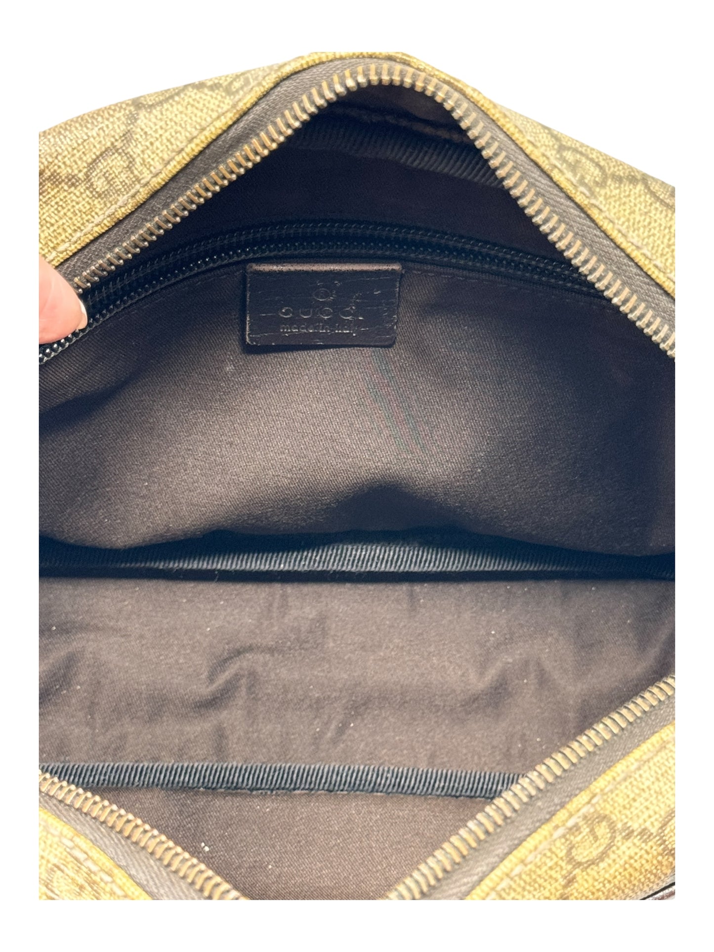 GUCCI Canvas GG Supreme Camera Crossbody Bag