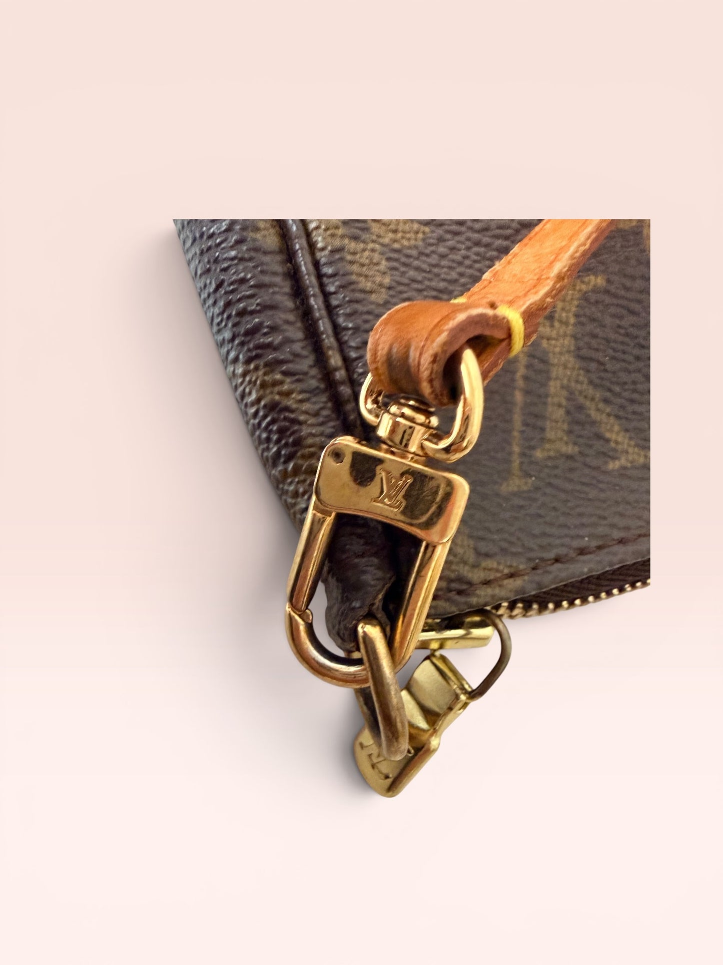 LOUIS VUITTON Monogram CANVAS Pochette Accessoires 2000