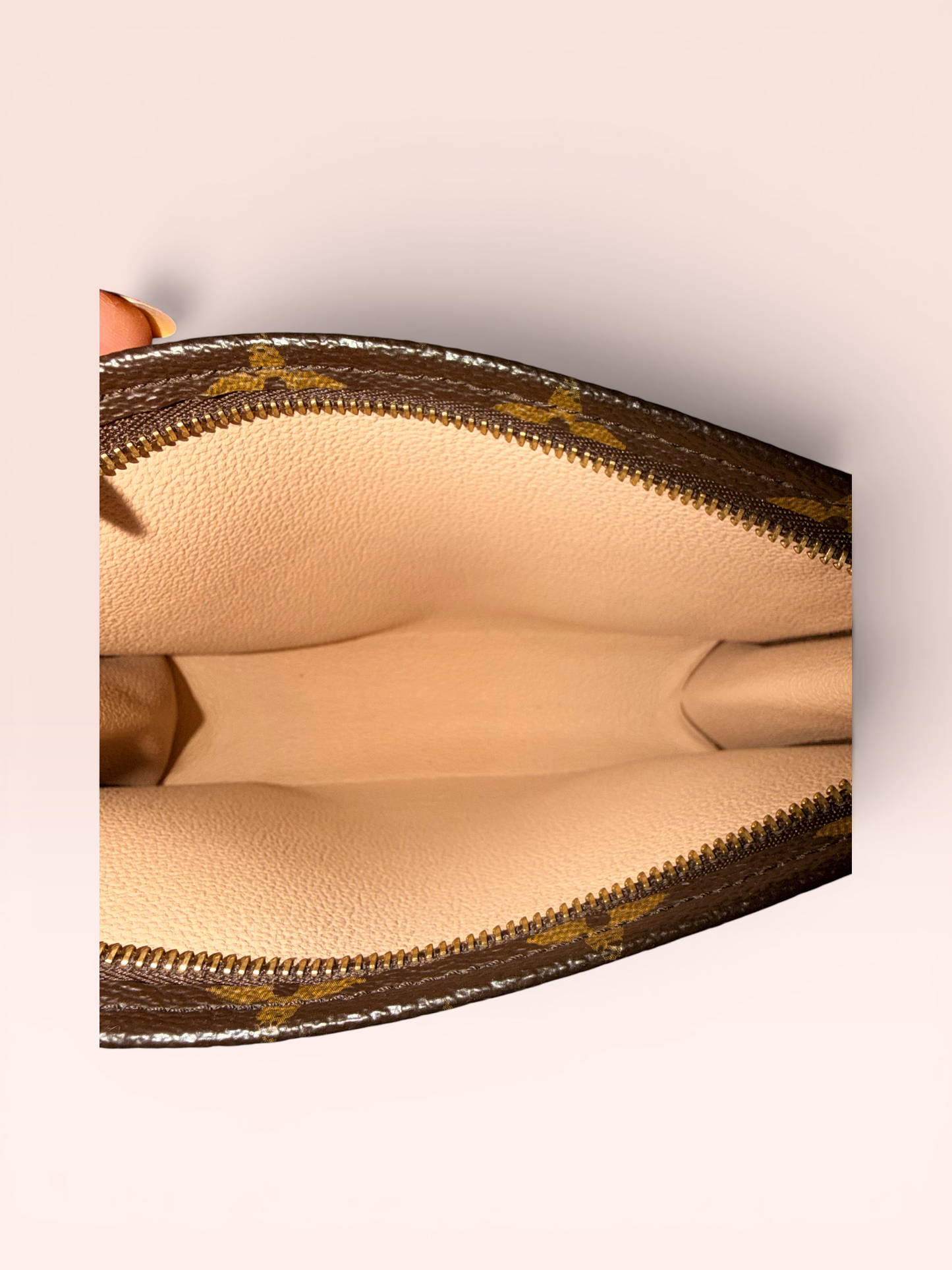 Louis Vuitton Monogram Canvas 0200 Toiletry 19 2007