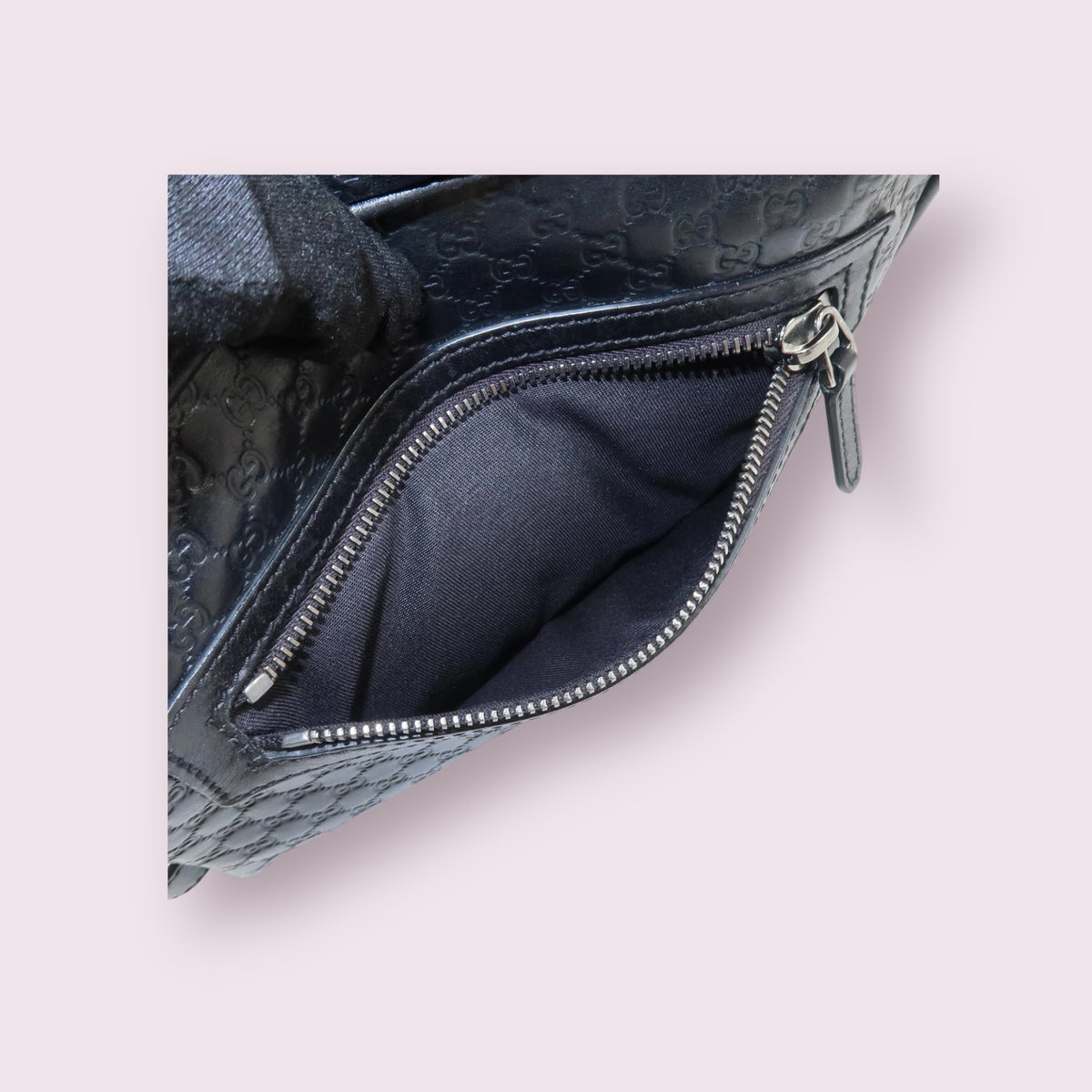 Gucci MicroGuccissima Leather Toiletry Pouch (Black)
